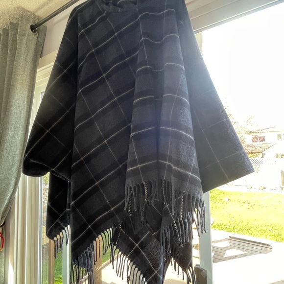 Wool designer cape - Bernard Tessier / Montreal - Picture 3 of 5